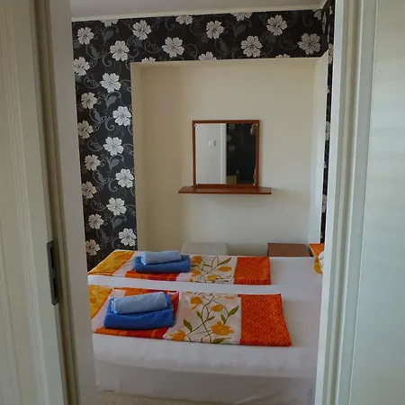 Rainbow 1 - Aparthotel Appartement 3*